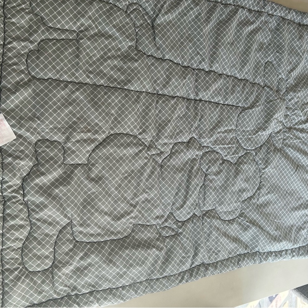 Garanimals Charming Animal Baby Quilt with Gray and White Accents - Picture 6 of 6